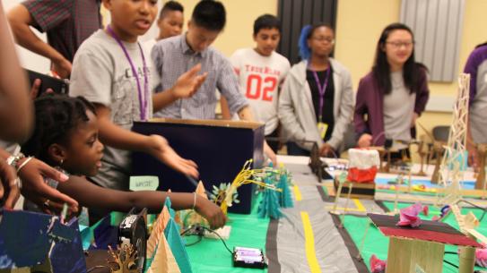 Science of Smart Cities students display their model city to faculty, friends, and family. 